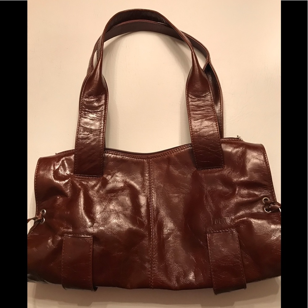Focar Leather Bag, East-West concept.